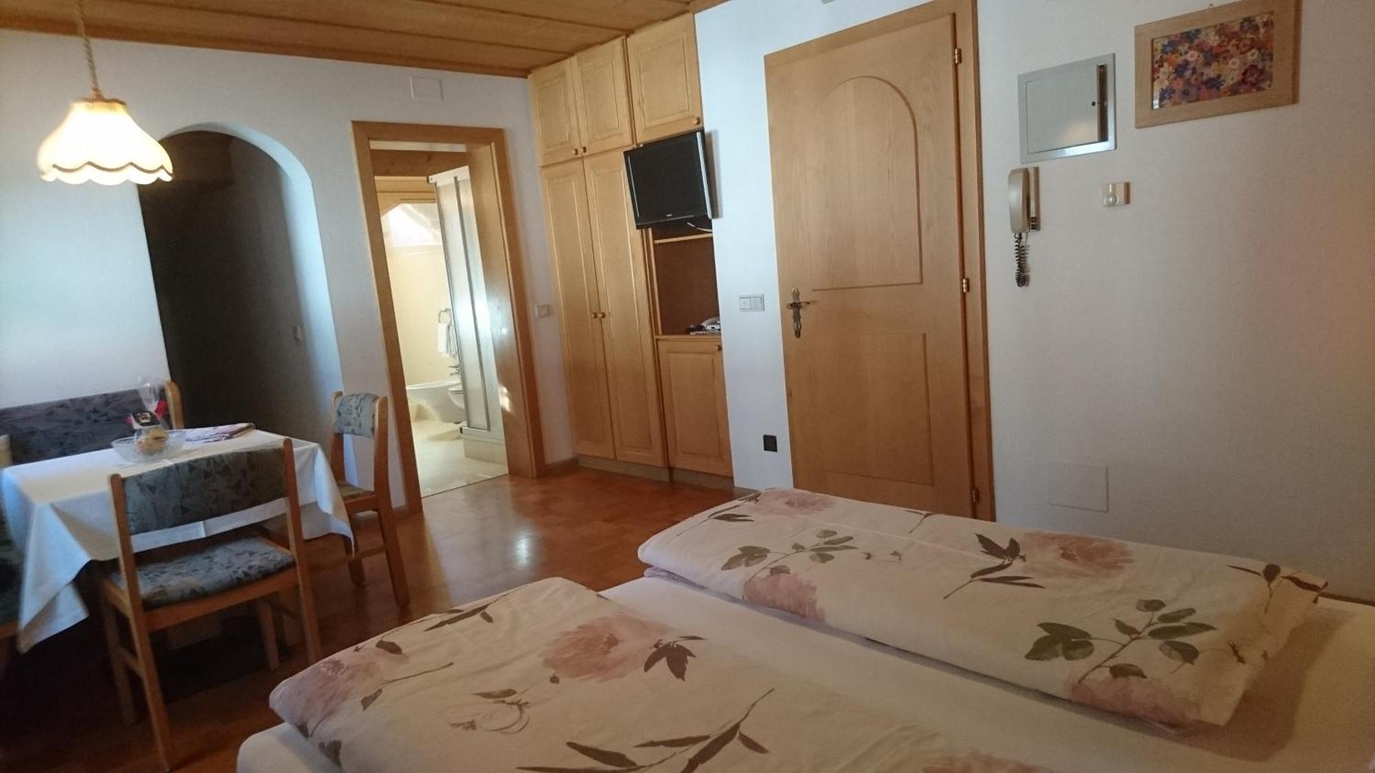Residence Ploner San Cassiano  Phòng bức ảnh
